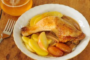Recette de poulet au cidre, pommes et échalotes