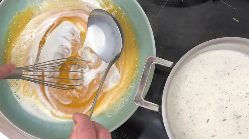 Préparation de la crème aux œufs