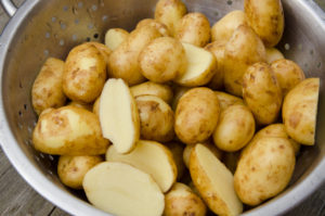 Préparer les pommes de terre grenaille