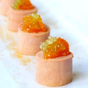 Bouchons de foie gras au confit de clémentines et citron caviar de La Médecine passe par la cuisine