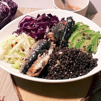 Bowl au chou rouge, lentillles et sardines, par Oh, la gourmande !