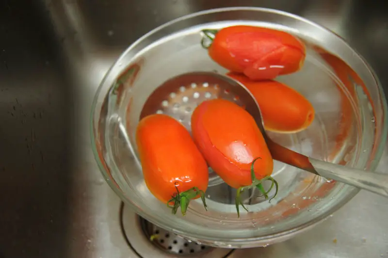 Comment peler les tomates étape 2
