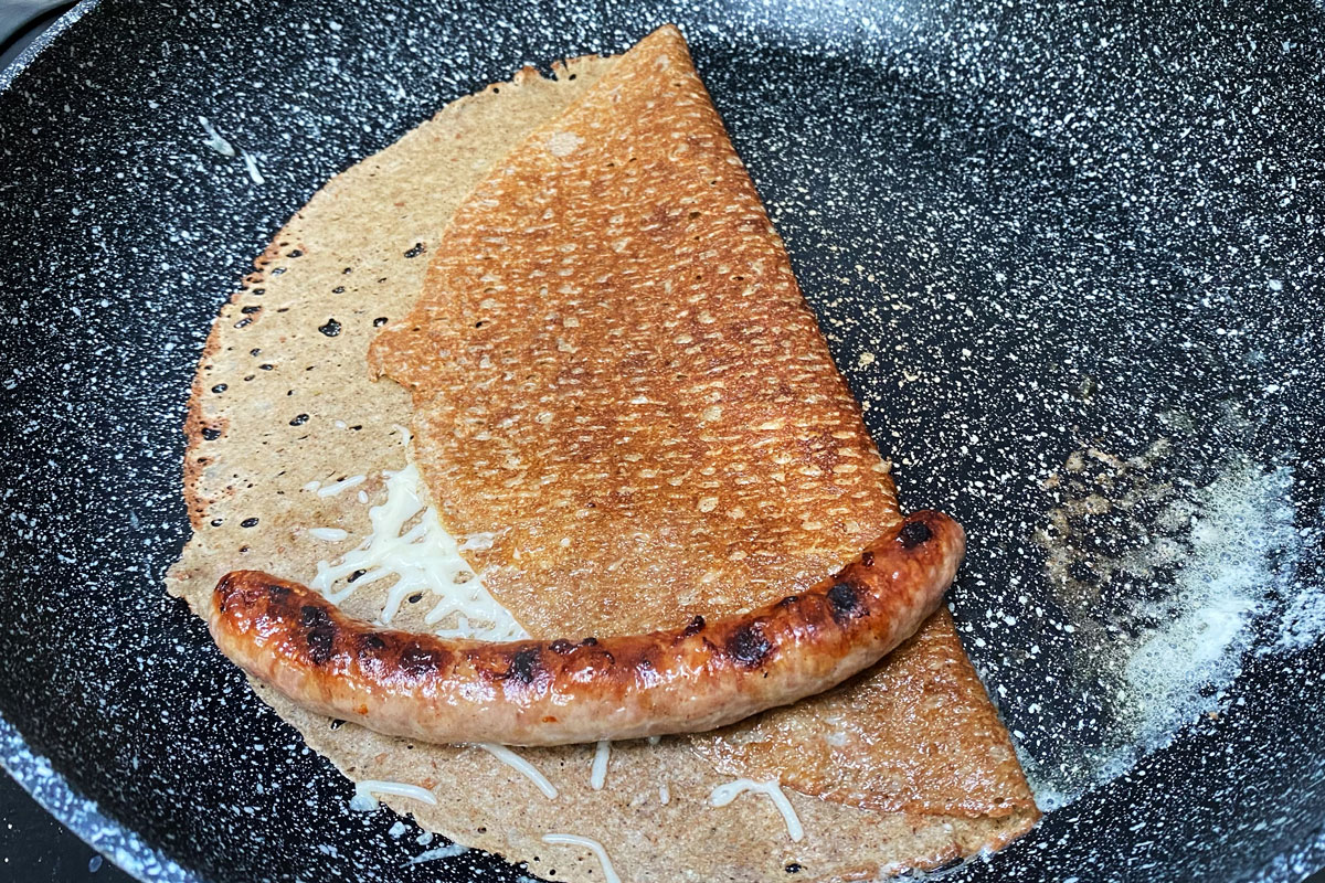 Quels sont les deux composants de la galette-saucisse