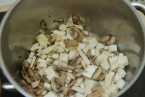 Cuisson des champignons et du céleri