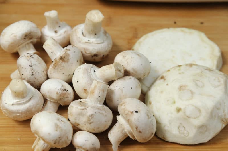 Ingrédients de la soupe aux champignons et au céleri