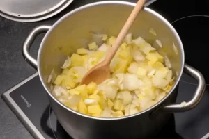 La préparation des endives pour la soupe