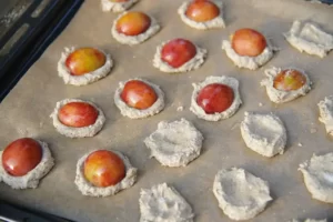 Montage des tartes aux prunes