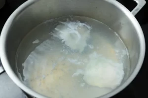 Étape 3 : laisser cuire les œufs pochés