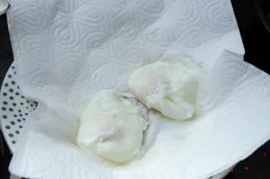 Étape 5 : sécher les œufs pochés