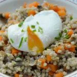Recette d'œuf poché, sarrasin en grains et légumes