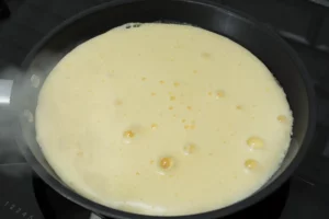 Cuisson de l'omelette de la mère Poulard, étape 3