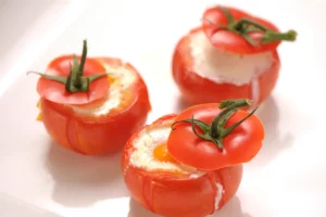 œufs cocotte en tomate au four