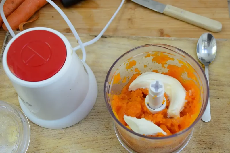 Mixer la purée de carotte
