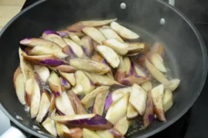 Cuisosn de l'aubergine chinoise à la poêle