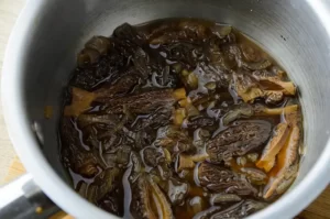 Les morilles en cours de cuisson