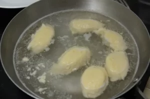 La cuisson des quenelles maison, étape 2