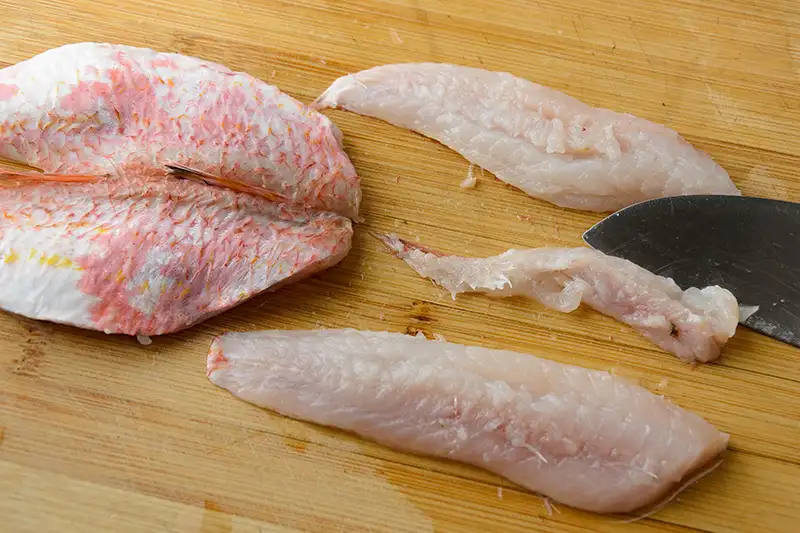 Comment séparer les filets de petits rougets