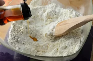 Ajout d'huile de sésame dans la pâte
